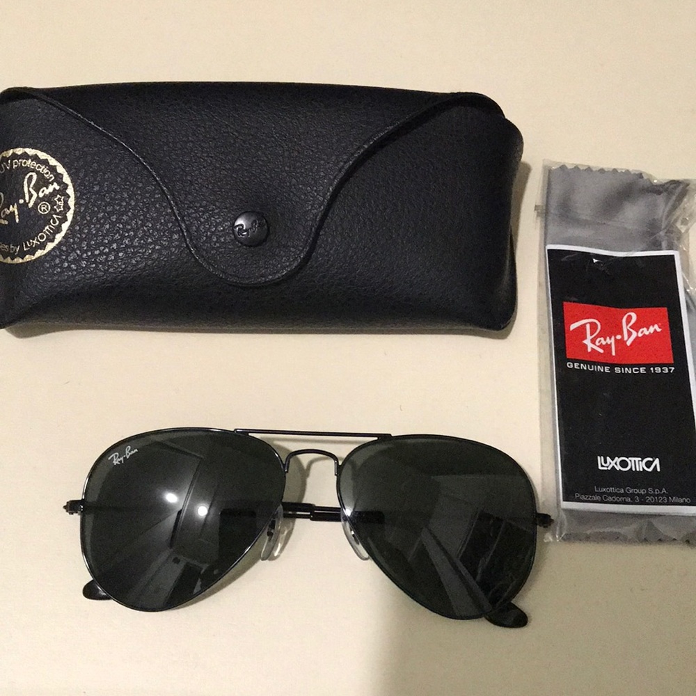 Ray Ban Aviators: Frame-black, temple: black
